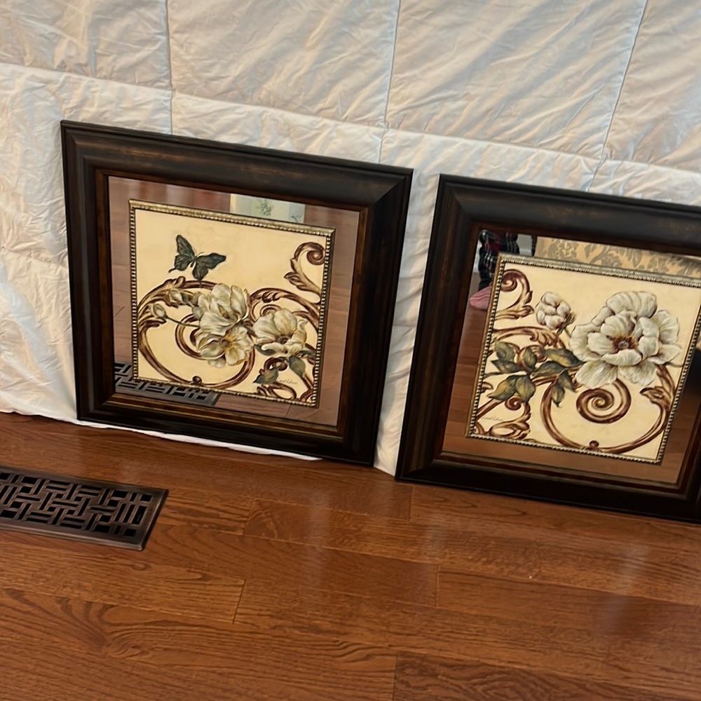 Set of 2 pictures for wall decor
